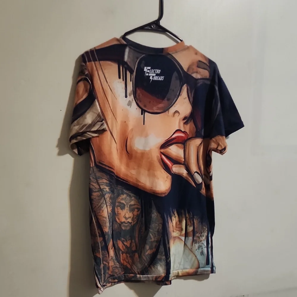 Trendy Graphic Short Sleeve Tee - Multicolor - Picture 6 of 7